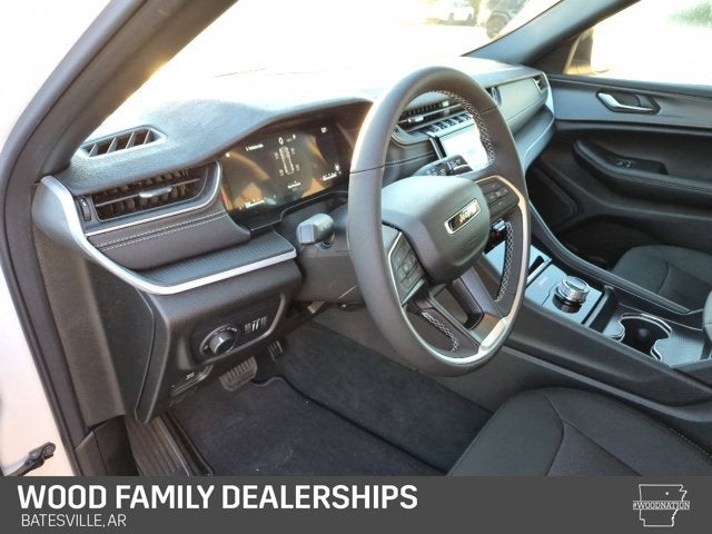 2027 Jeep Grand Cherokee GRAND CHEROKEE LAREDO X 4X4