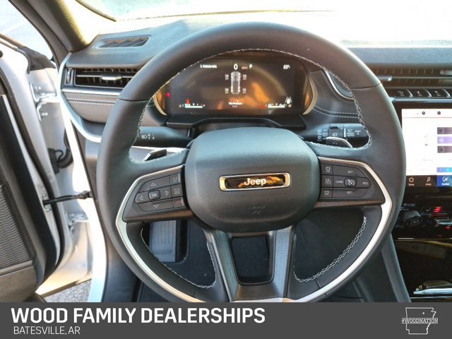 2027 Jeep Grand Cherokee GRAND CHEROKEE LAREDO X 4X4