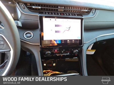 2027 Jeep Grand Cherokee GRAND CHEROKEE LAREDO X 4X4