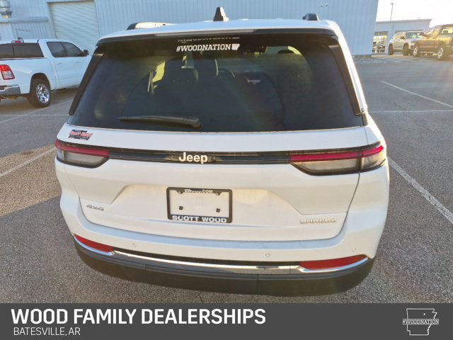 2027 Jeep Grand Cherokee GRAND CHEROKEE LAREDO X 4X4