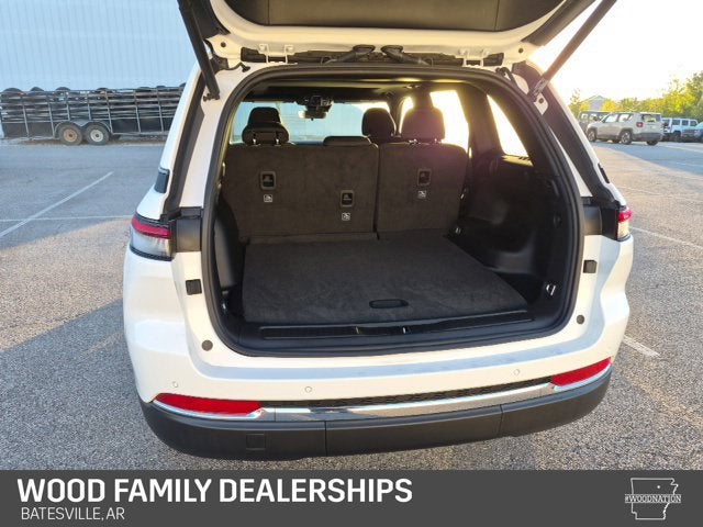 2027 Jeep Grand Cherokee GRAND CHEROKEE LAREDO X 4X4
