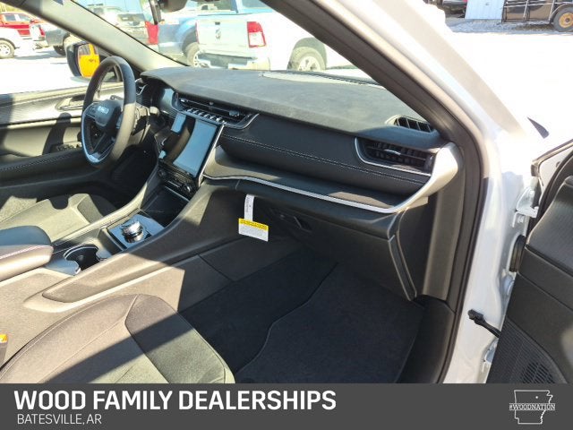 2027 Jeep Grand Cherokee GRAND CHEROKEE LAREDO 4X4