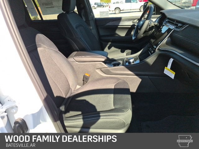 2027 Jeep Grand Cherokee GRAND CHEROKEE LAREDO 4X4