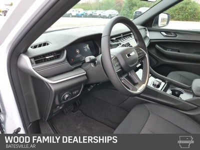 2025 Jeep Grand Cherokee GRAND CHEROKEE LAREDO X 4X4