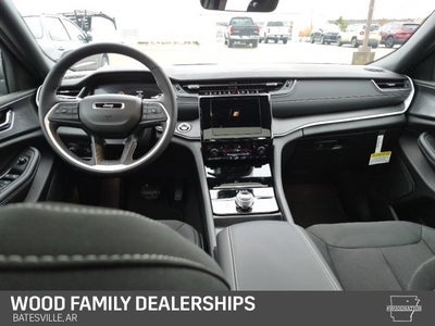 2025 Jeep Grand Cherokee GRAND CHEROKEE LAREDO X 4X4