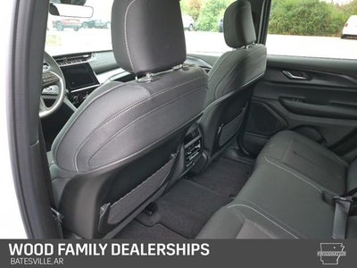 2025 Jeep Grand Cherokee GRAND CHEROKEE LAREDO X 4X4