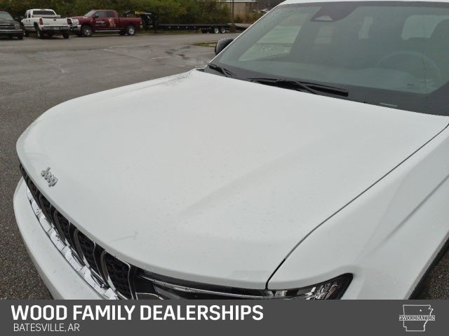 2025 Jeep Grand Cherokee GRAND CHEROKEE LAREDO X 4X4