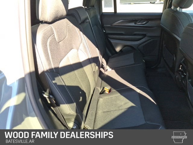 2027 Jeep Grand Cherokee GRAND CHEROKEE LAREDO 4X4