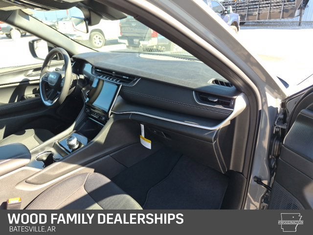 2027 Jeep Grand Cherokee GRAND CHEROKEE LAREDO 4X4