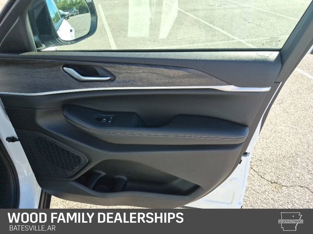 2027 Jeep Grand Cherokee GRAND CHEROKEE LAREDO ALTITUDE 4X4