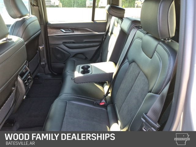 2027 Jeep Grand Cherokee GRAND CHEROKEE LAREDO ALTITUDE 4X4