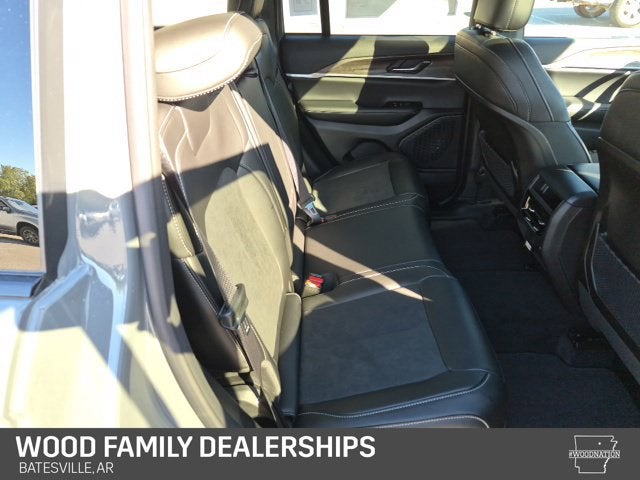 2027 Jeep Grand Cherokee GRAND CHEROKEE LAREDO ALTITUDE 4X4