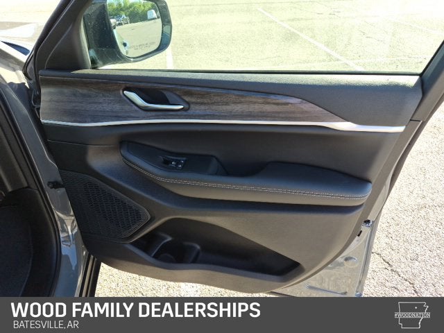 2027 Jeep Grand Cherokee GRAND CHEROKEE LAREDO ALTITUDE 4X4