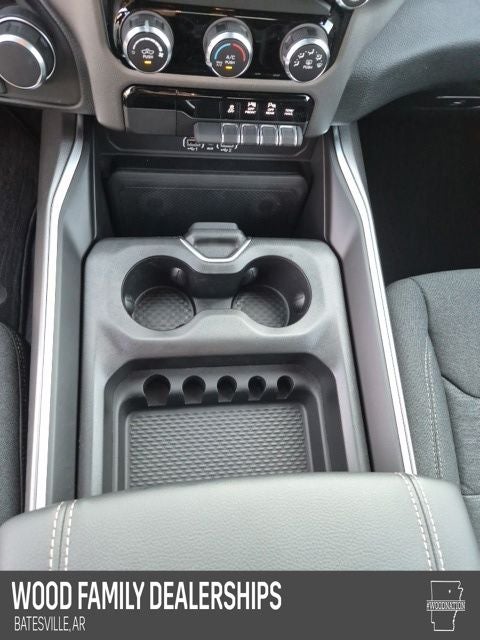 2026 RAM 1500 RAM 1500 EXPRESS QUAD CAB 4X4 6'4' BOX
