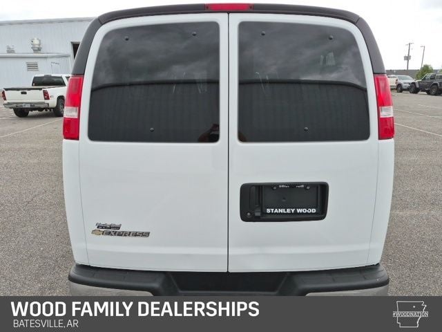 2025 Chevrolet Express Passenger RWD 3500 Extended Wheelbase LT