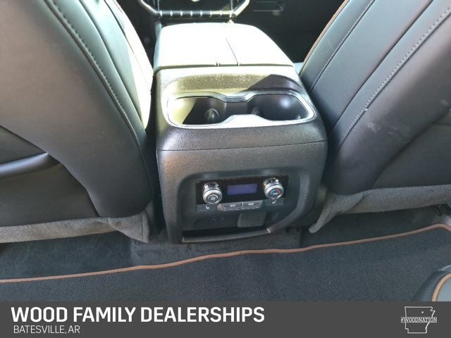 2025 GMC Acadia AWD AT4