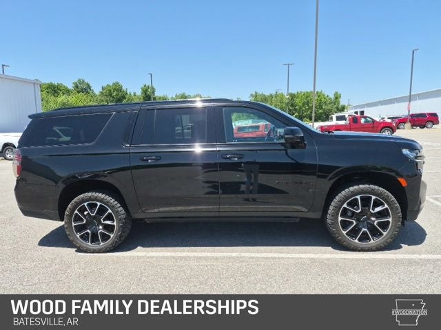 2023 Chevrolet Suburban 4WD RST